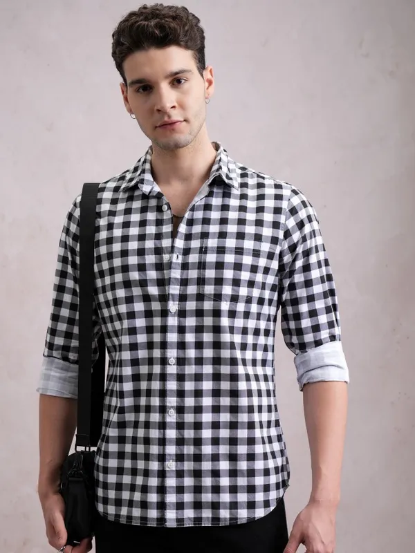  Highlander Men Black Checked Slim Fit Casual Shirts