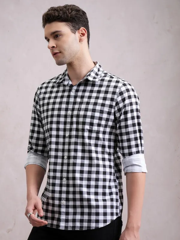  Highlander Men Black Checked Slim Fit Casual Shirts