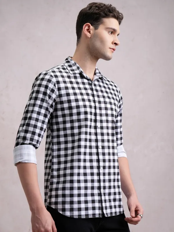  Highlander Men Black Checked Slim Fit Casual Shirts