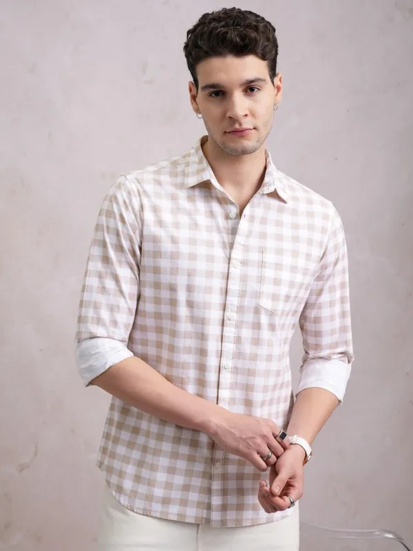  Highlander Men Beige Checked Slim Fit Casual Shirts