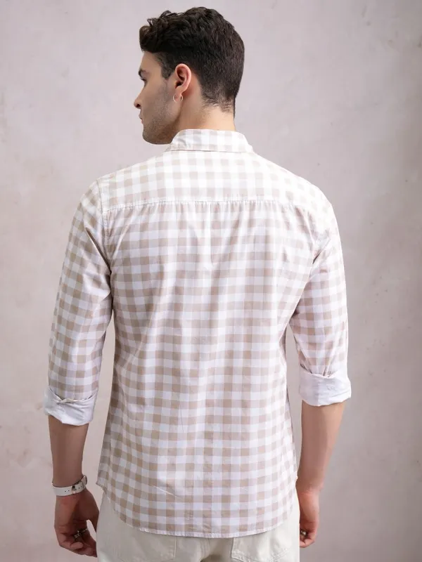  Highlander Men Beige Checked Slim Fit Casual Shirts