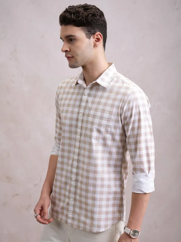  Highlander Men Beige Checked Slim Fit Casual Shirts