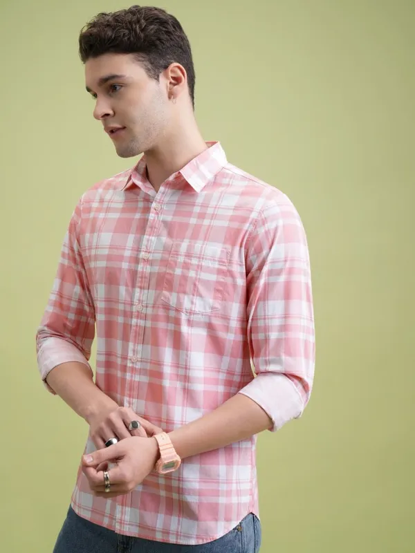  Highlander Men Pink Checked Slim Fit Casual Shirts