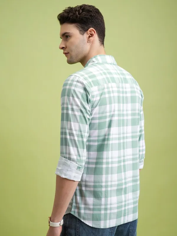  Highlander Men Green Checked Slim Fit Casual Shirts