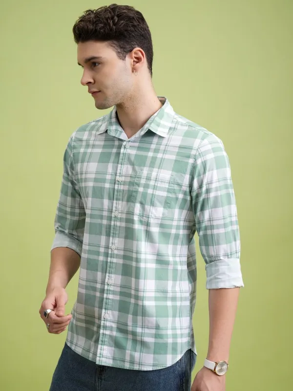  Highlander Men Green Checked Slim Fit Casual Shirts