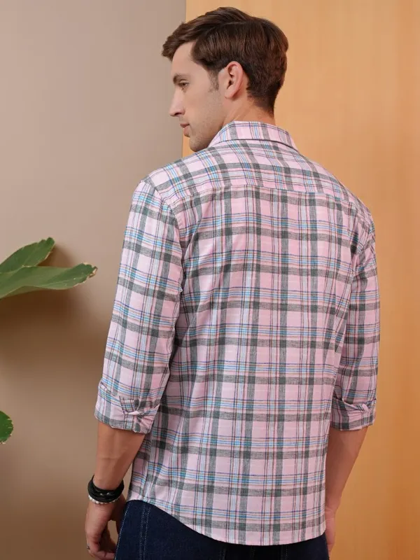  Locomotive Men Pink Checked Regular Fit Casual Shirts
