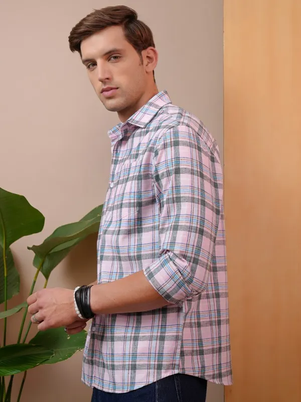  Locomotive Men Pink Checked Regular Fit Casual Shirts