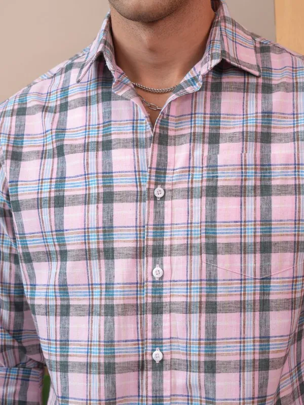  Locomotive Men Pink Checked Regular Fit Casual Shirts