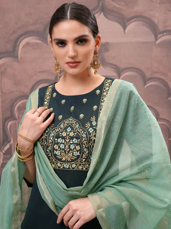 Vishudh Women Green Embroidered Kurta With Trouser And Dupatta