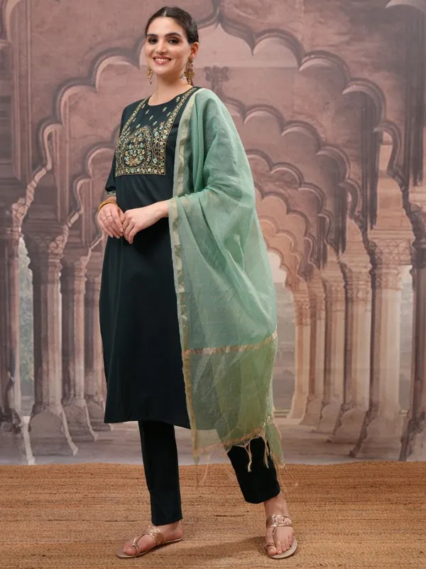 Vishudh Women Green Embroidered Kurta With Trouser And Dupatta
