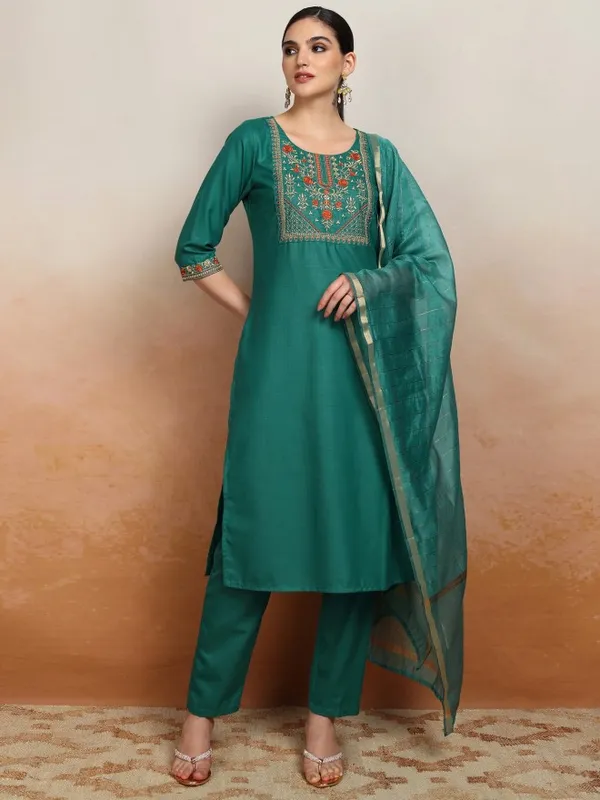 Vishudh Women Green Embroidered Kurta With Trouser And Dupatta