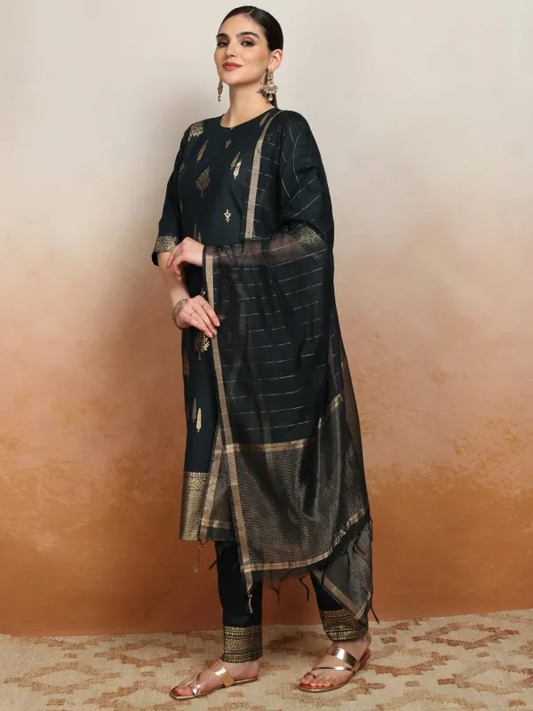 Vishudh Women Green Printed Kurta With Palazzos And Dupatta