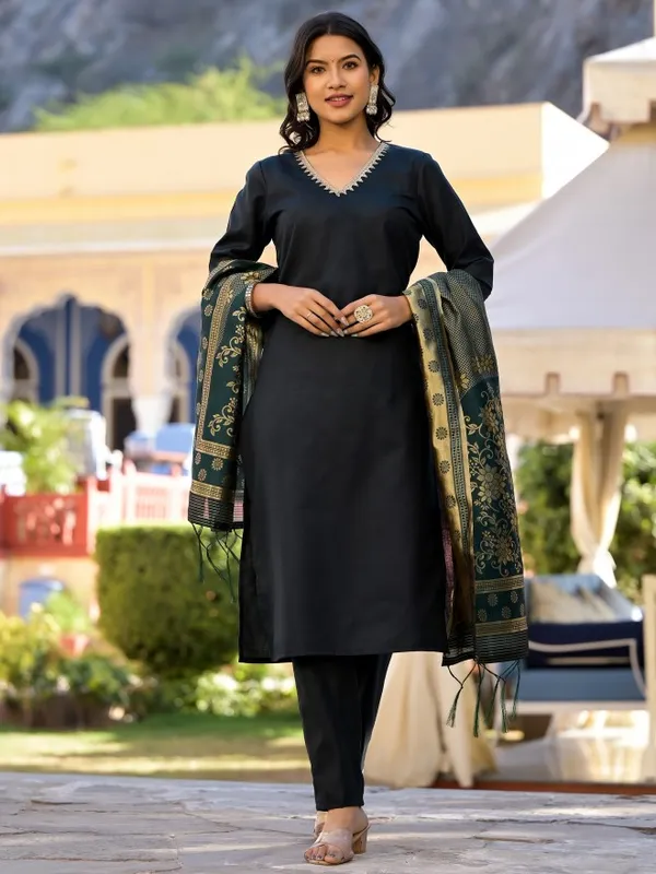  Vishudh Women Green Solid Kurta Sets