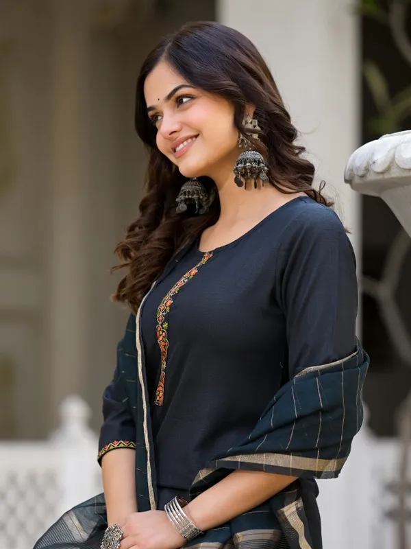 Vishudh Women Navy Blue Solid Kurta With Trouser And Dupatta