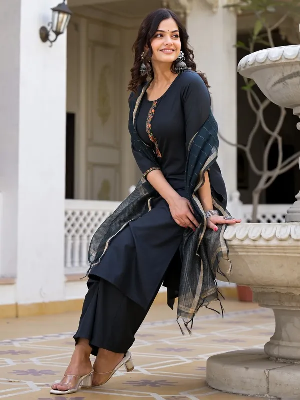 Vishudh Women Navy Blue Solid Kurta With Trouser And Dupatta