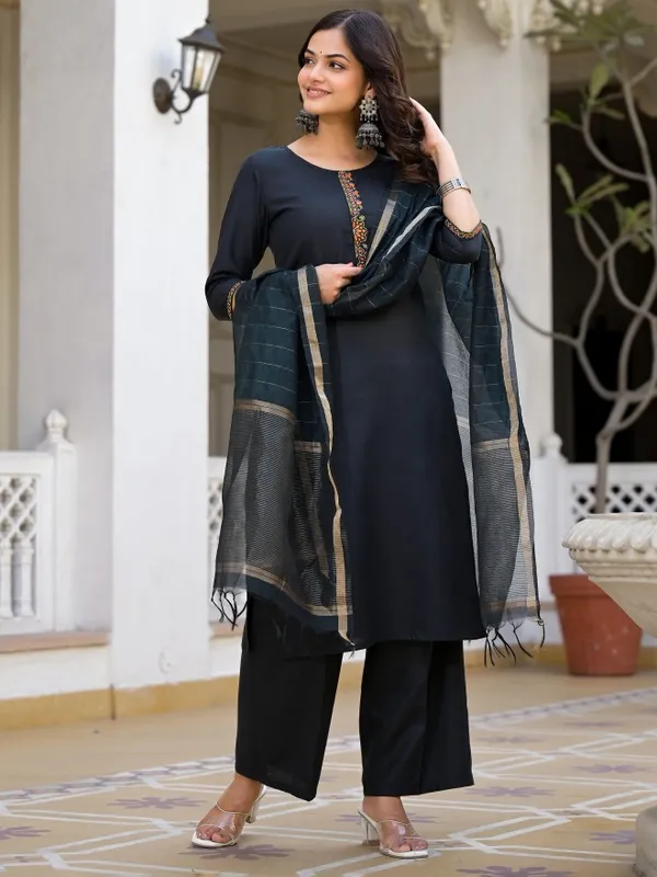 Vishudh Women Navy Blue Solid Kurta With Trouser And Dupatta
