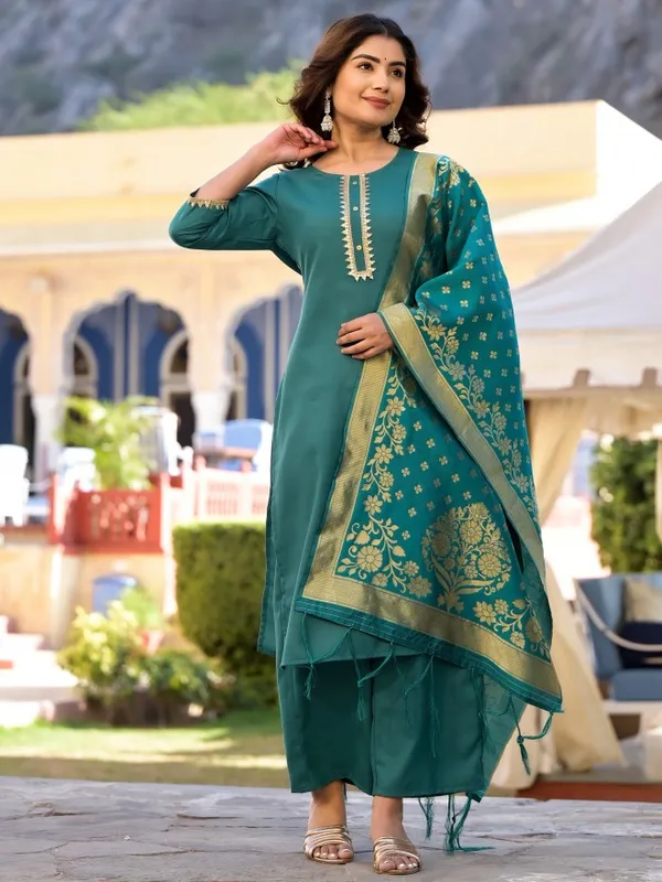  Vishudh Women Green Solid Kurta Sets