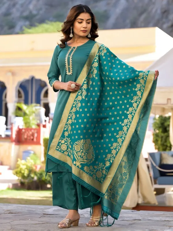  Vishudh Women Green Solid Kurta Sets