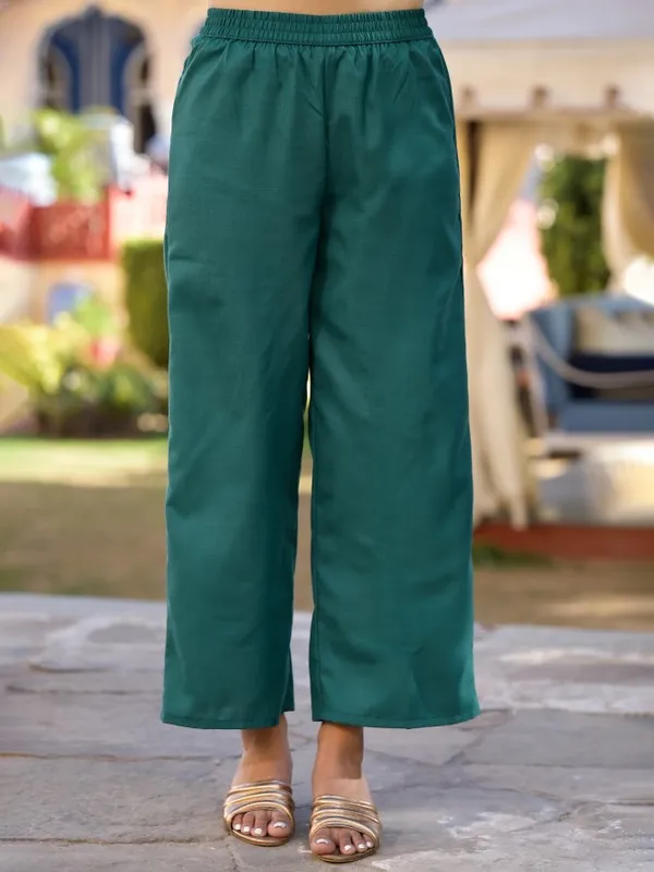  Vishudh Women Green Solid Kurta Sets
