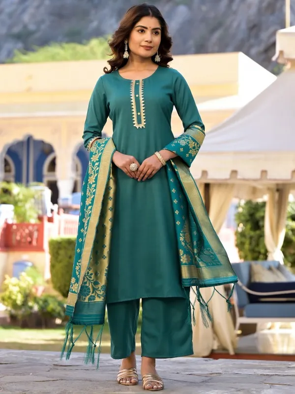  Vishudh Women Green Solid Kurta Sets