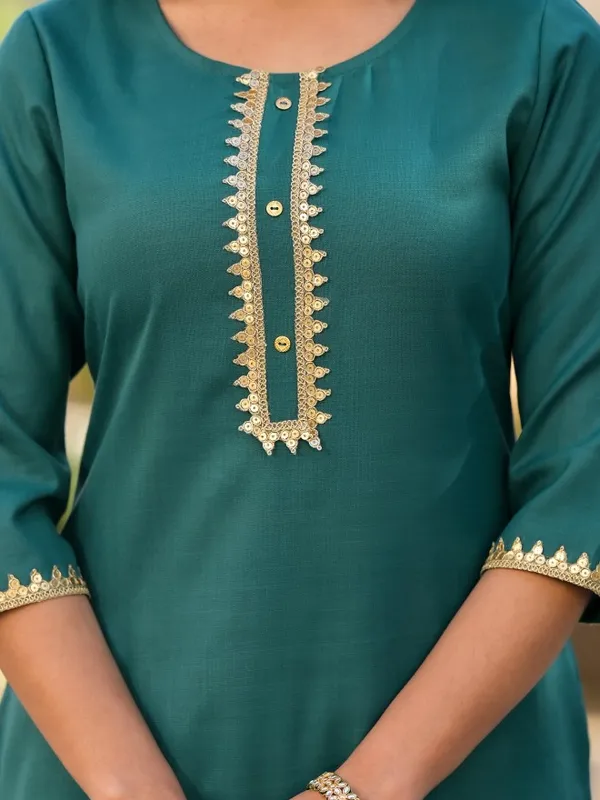  Vishudh Women Green Solid Kurta Sets
