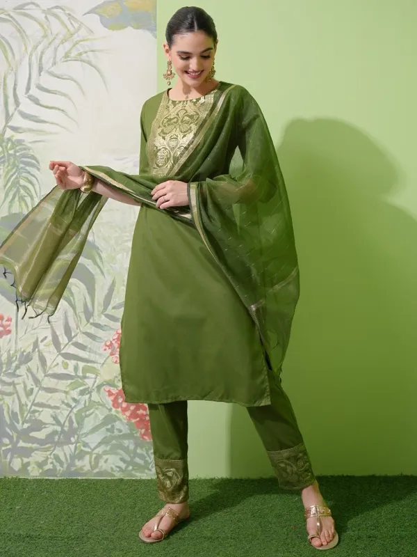 Vishudh Women Green Printed Kurta With Trouser And Dupatta