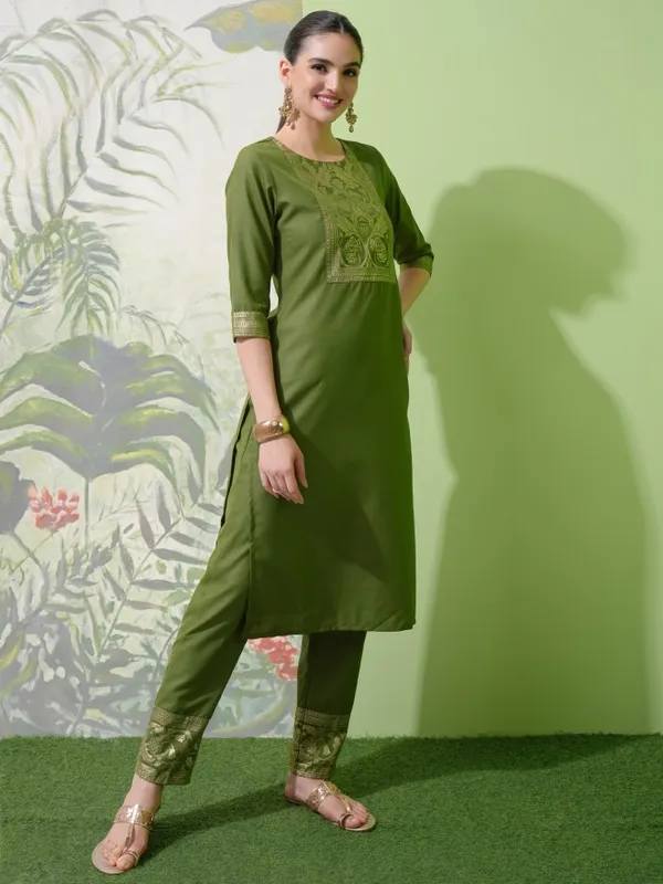 Vishudh Women Green Printed Kurta With Trouser And Dupatta