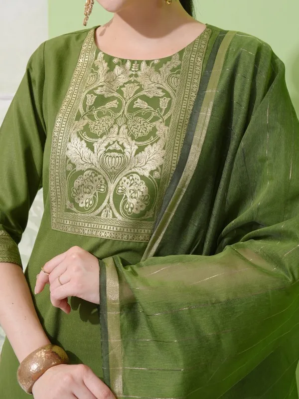 Vishudh Women Green Printed Kurta With Trouser And Dupatta
