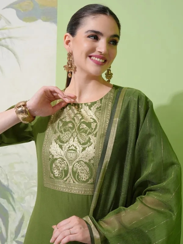 Vishudh Women Green Printed Kurta With Trouser And Dupatta