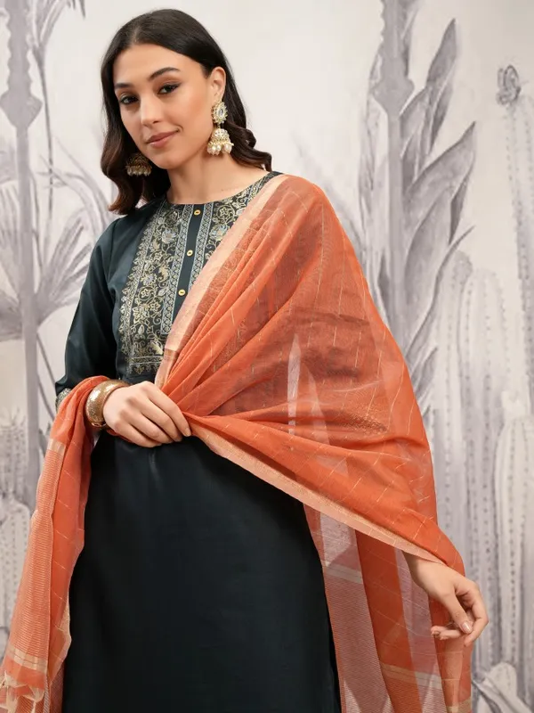 Vishudh Women Green Printed Kurta With Trouser And Dupatta