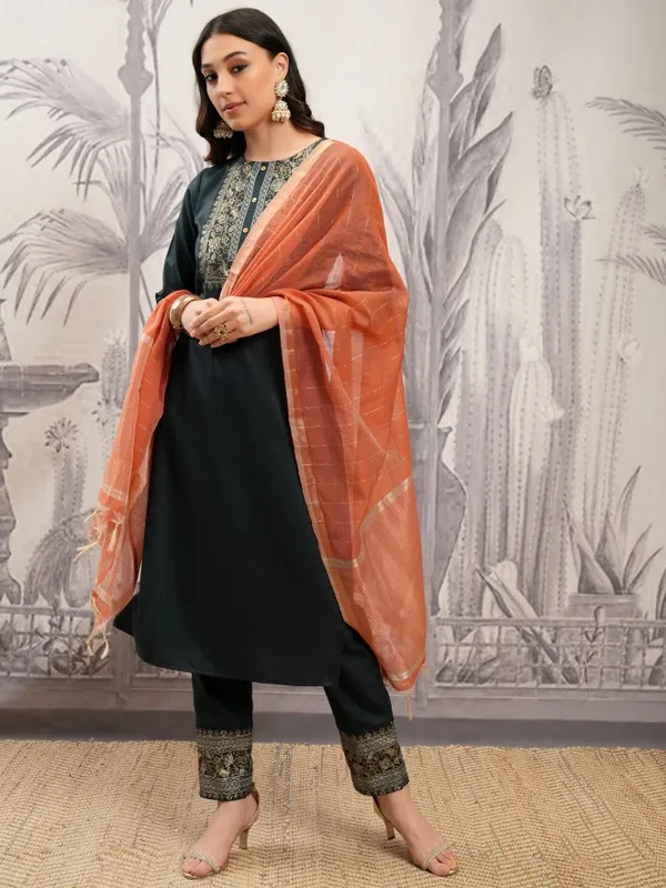 Vishudh Women Green Printed Kurta With Trouser And Dupatta