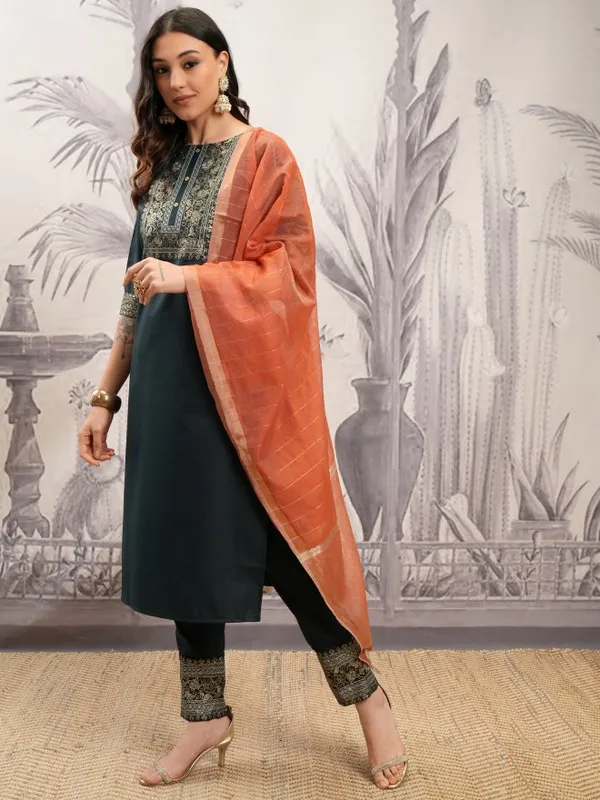 Vishudh Women Green Printed Kurta With Trouser And Dupatta