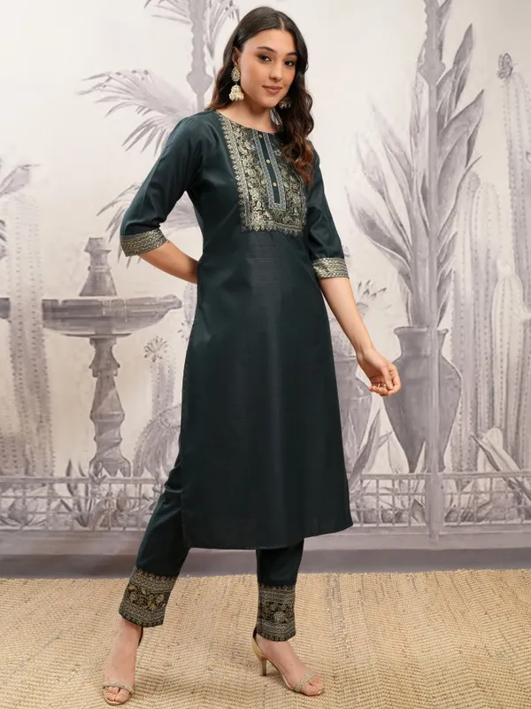 Vishudh Women Green Printed Kurta With Trouser And Dupatta