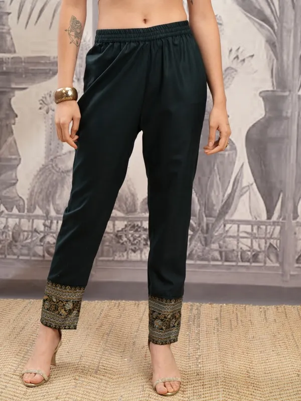 Vishudh Women Green Printed Kurta With Trouser And Dupatta