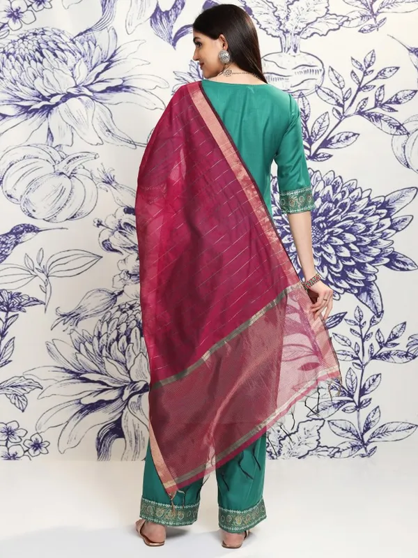 Women Kurta With Palazzos & Dupatta