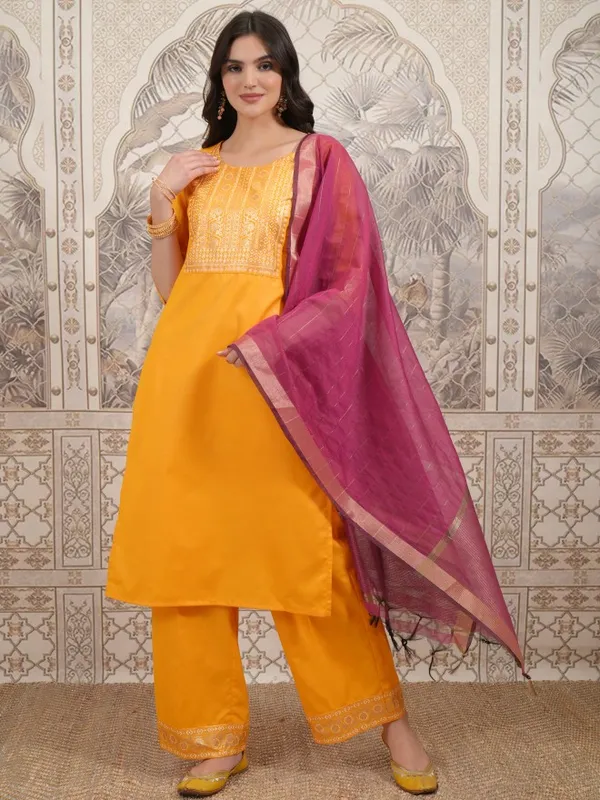  Vishudh Women Yellow Printed Kurta Sets