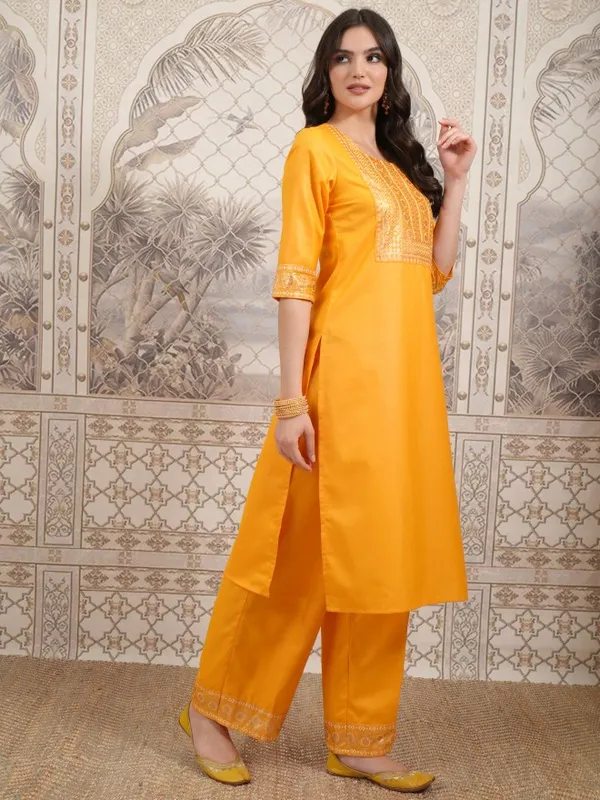  Vishudh Women Yellow Printed Kurta Sets