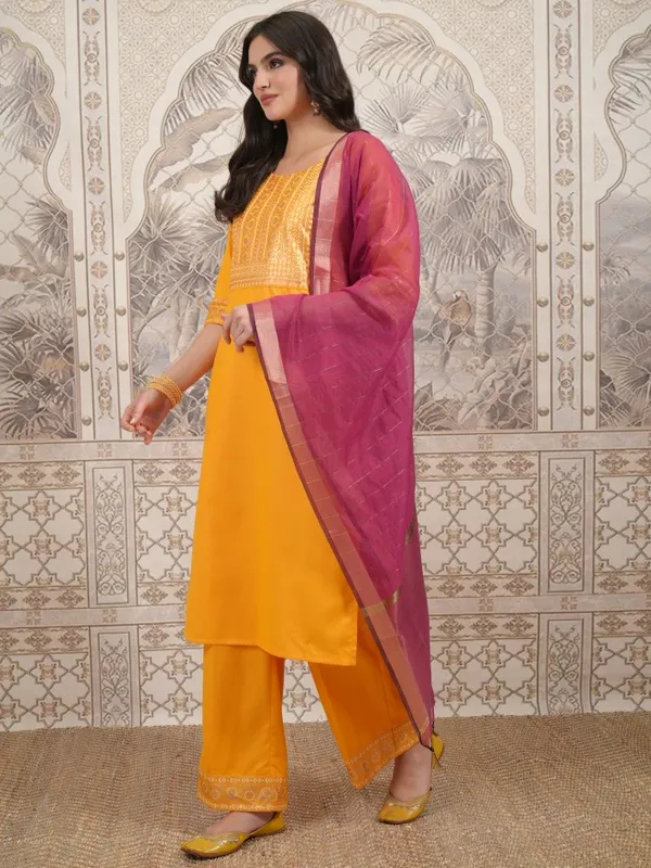  Vishudh Women Yellow Printed Kurta Sets