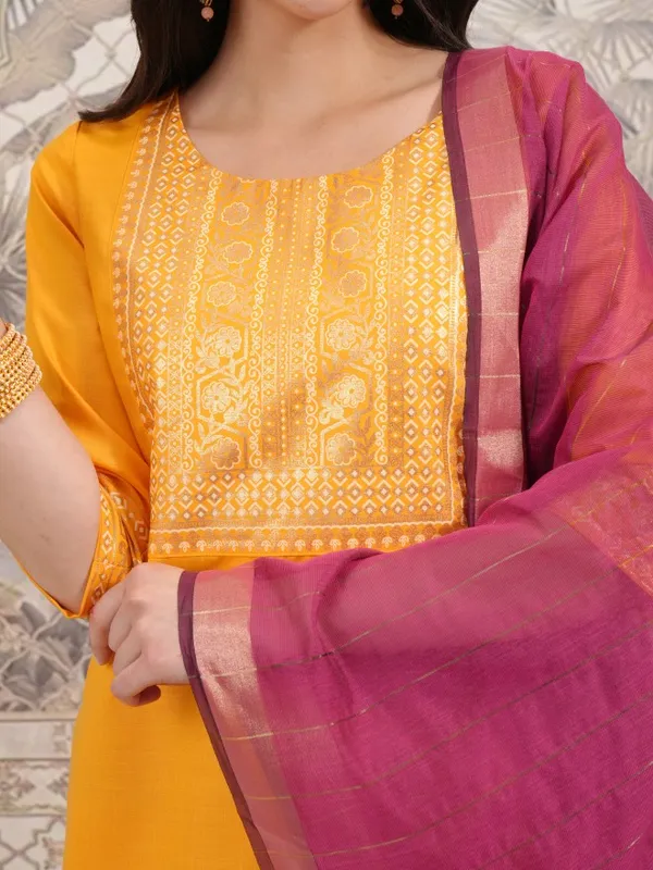  Vishudh Women Yellow Printed Kurta Sets