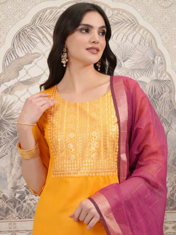  Vishudh Women Yellow Printed Kurta Sets