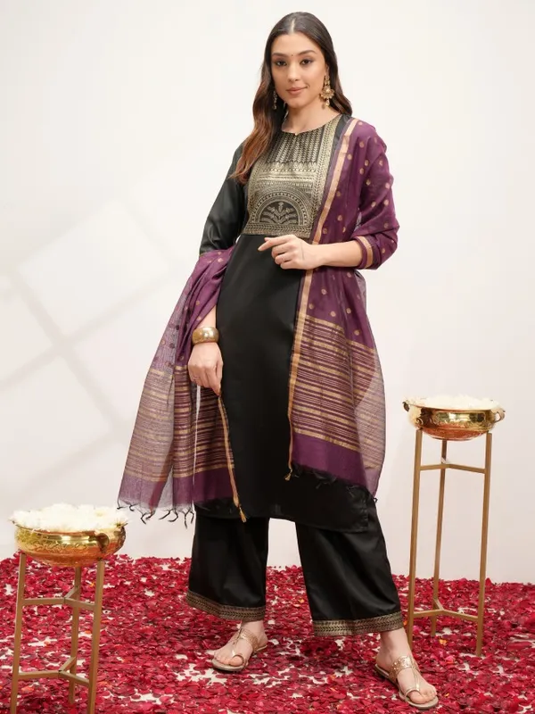  Vishudh Women Black Printed Kurta Sets
