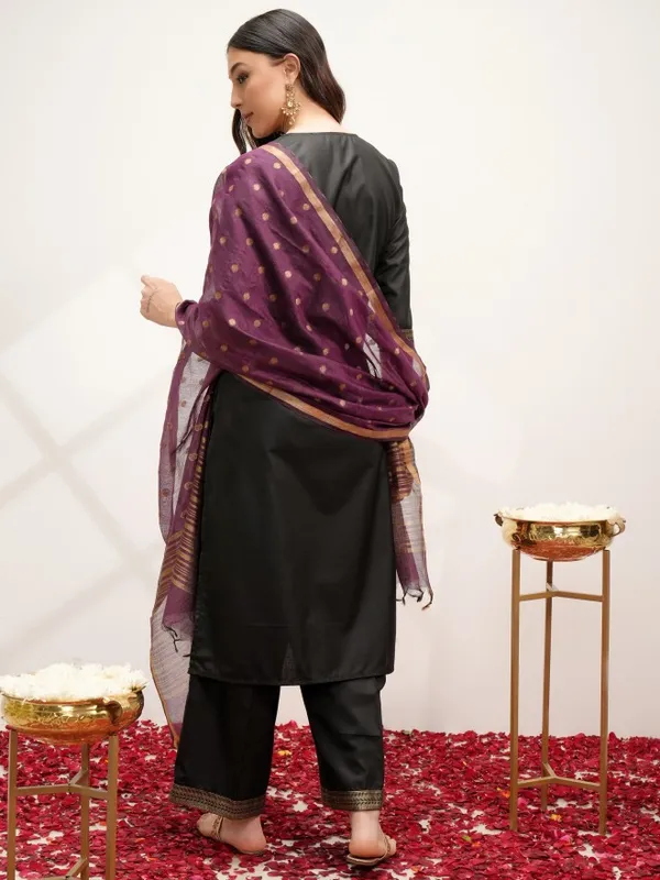  Vishudh Women Black Printed Kurta Sets