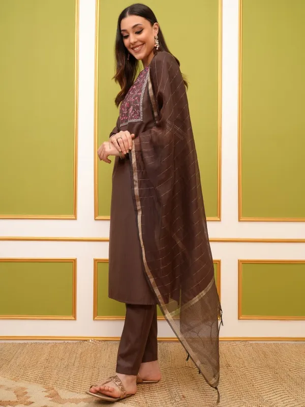 Vishudh Women Taupe Printed Kurta With Trouser And Dupatta