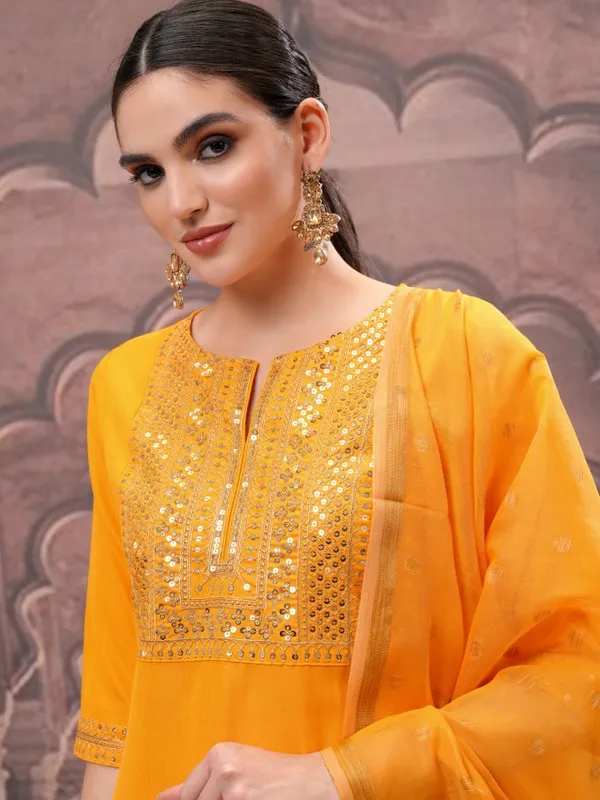 Women Kurta With Palazzos & Dupatta