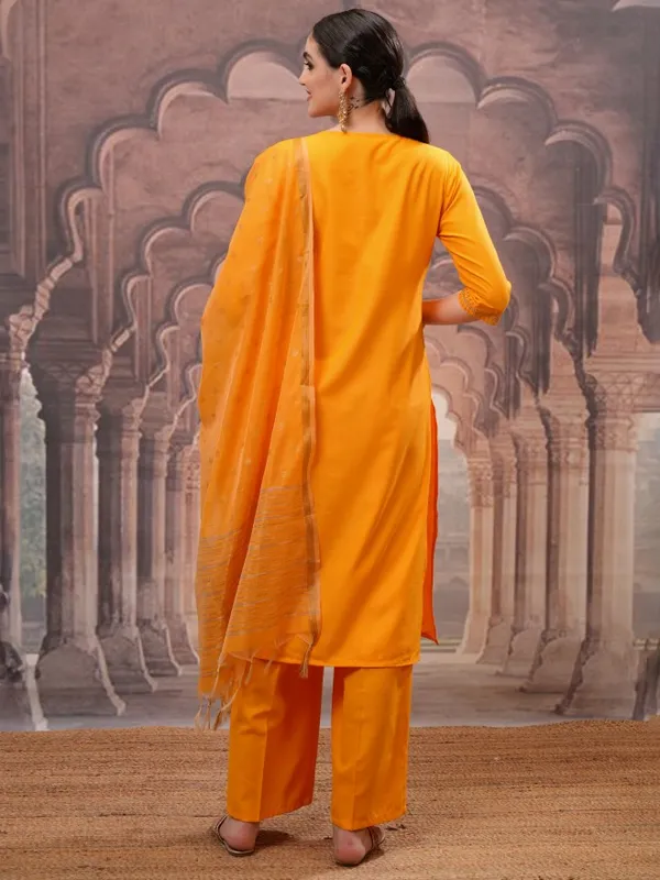 Women Kurta With Palazzos & Dupatta