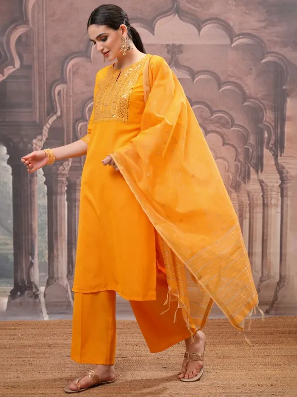 Women Kurta With Palazzos & Dupatta