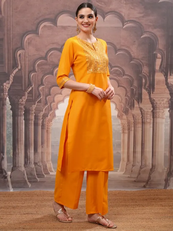 Women Kurta With Palazzos & Dupatta