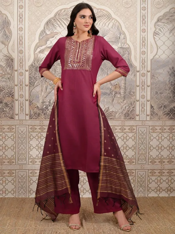  Vishudh Women Black Embroidered Kurta Sets