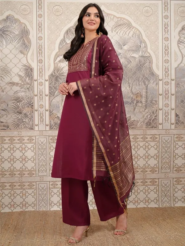  Vishudh Women Black Embroidered Kurta Sets