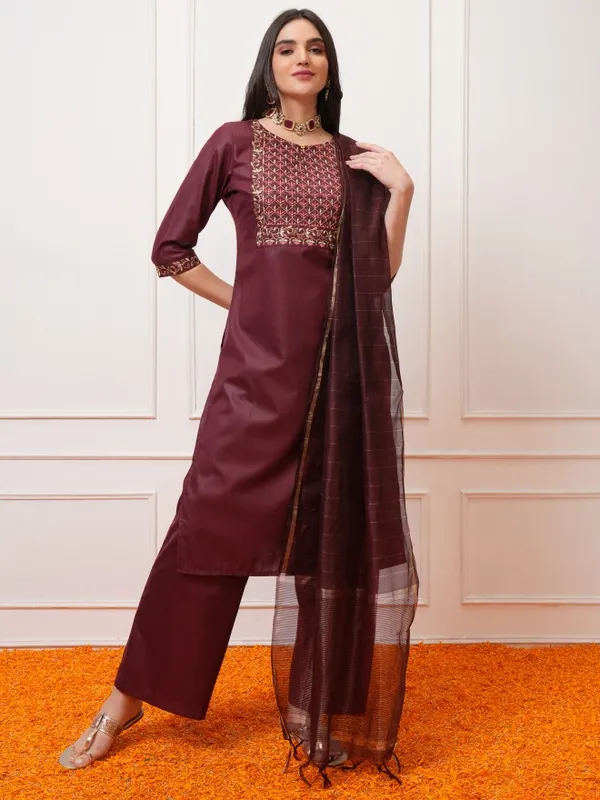 Women Kurta With Palazzos & Dupatta